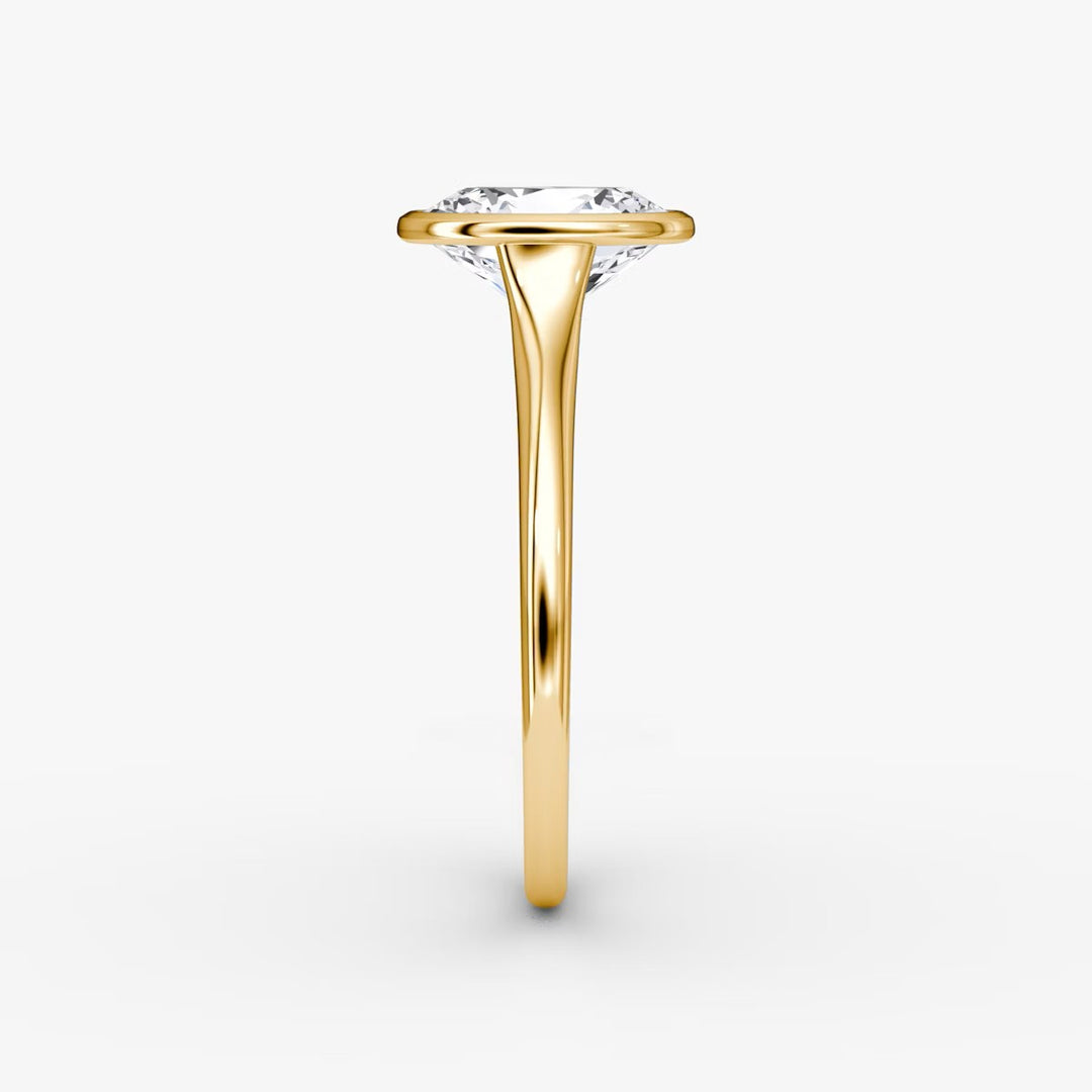 Oval Cut - Bezel Ring - 18 K Gold