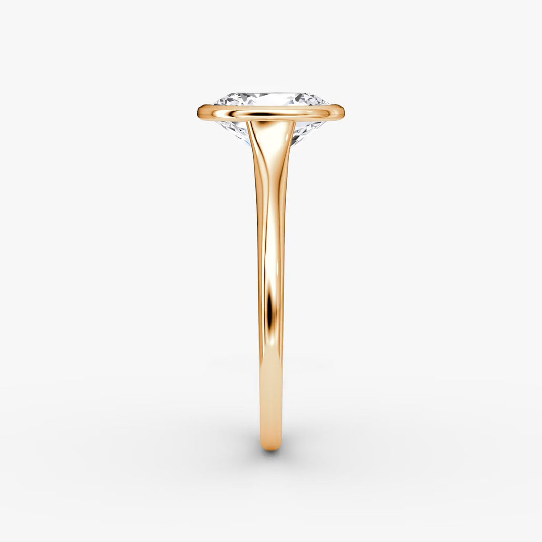 Oval Cut - Bezel Ring - 18 K Gold