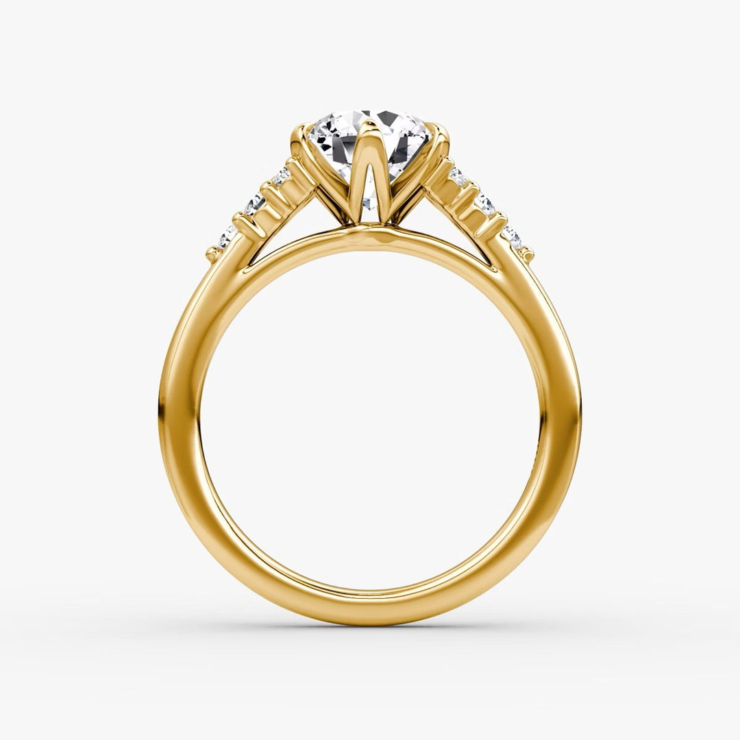 Round Cut - Plain Band - Cluster Ring - 18 K Gold