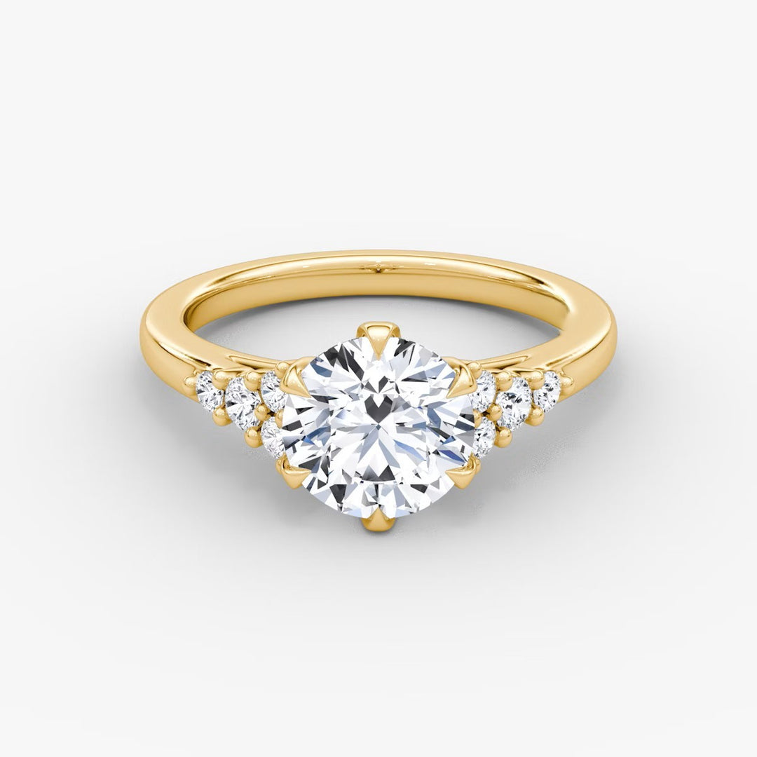 Round Cut - Plain Band - Cluster Ring - 18 K Gold