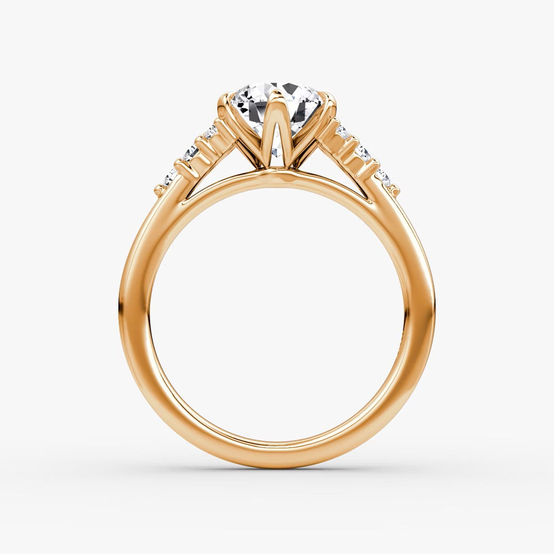 Round Cut - Plain Band - Cluster Ring - 18 K Gold
