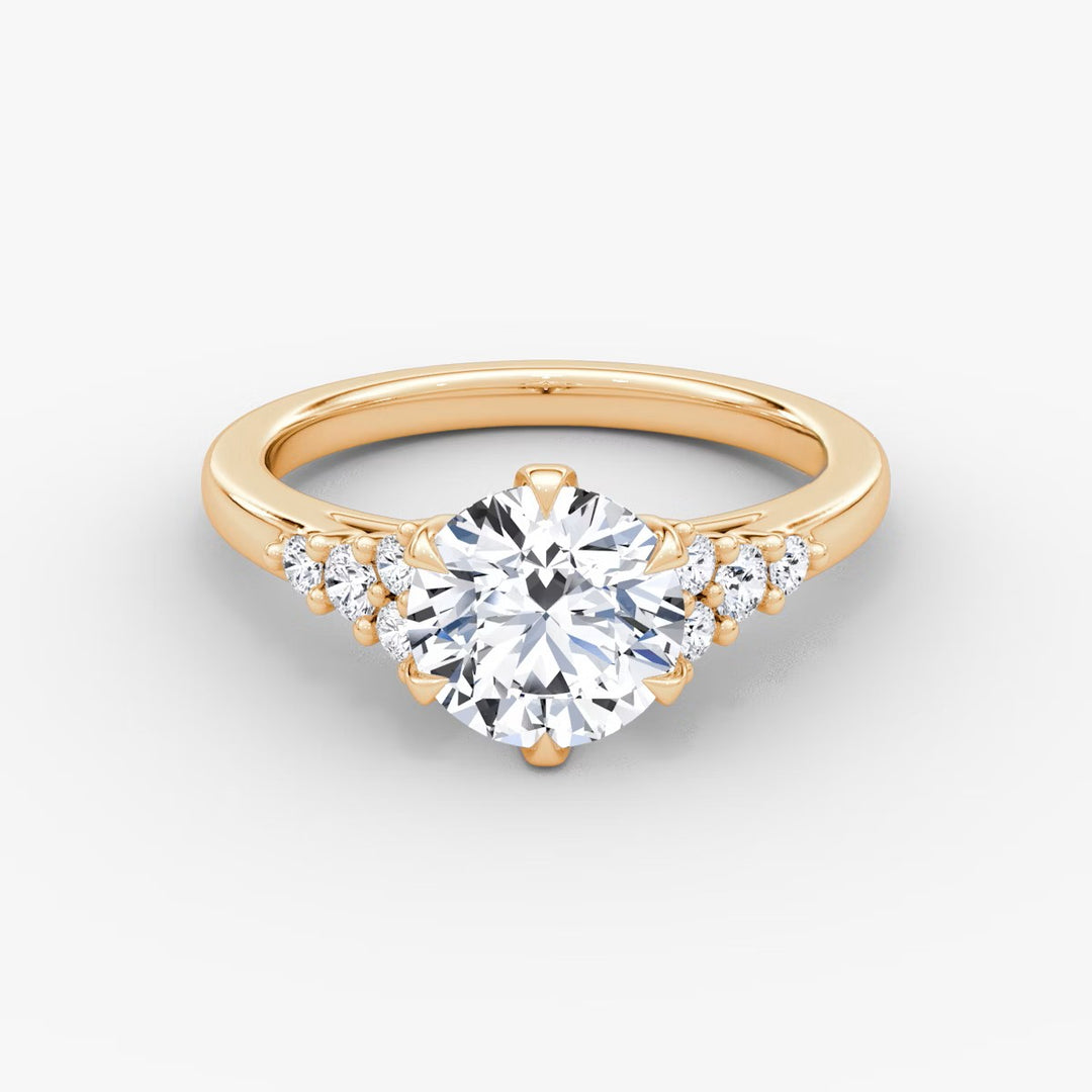Round Cut - Plain Band - Cluster Ring - 18 K Gold