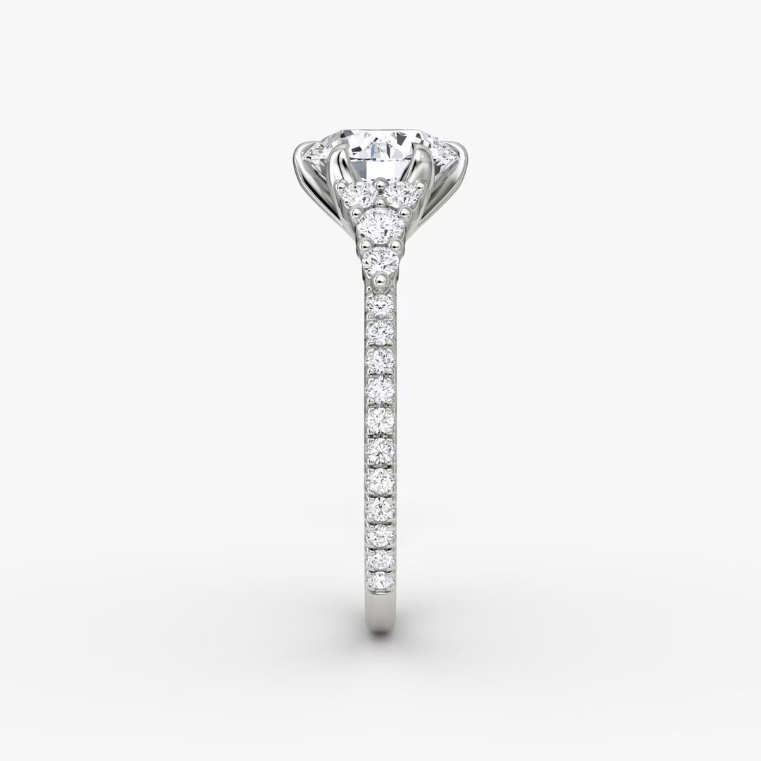 Round Cut - Pave Band - Cluster Ring - 18 K Gold