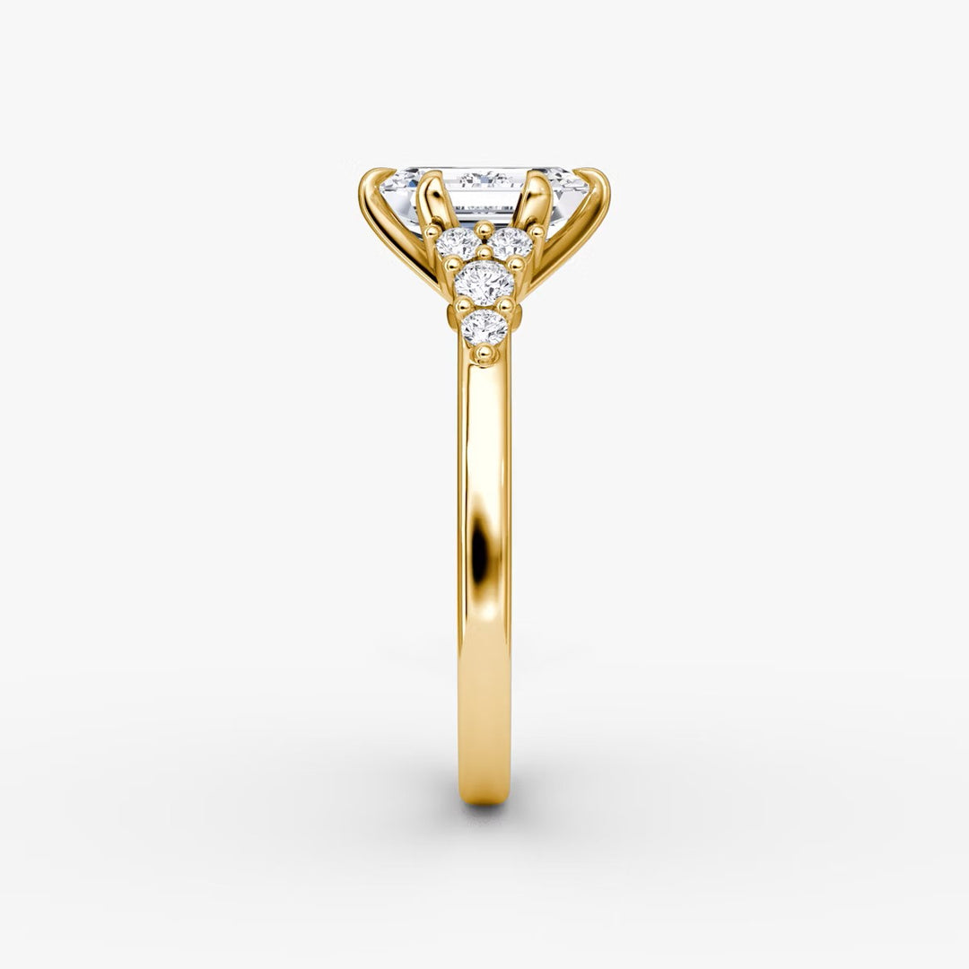 Emerald Cut - Plain Band - Cluster Ring - 18 K Gold