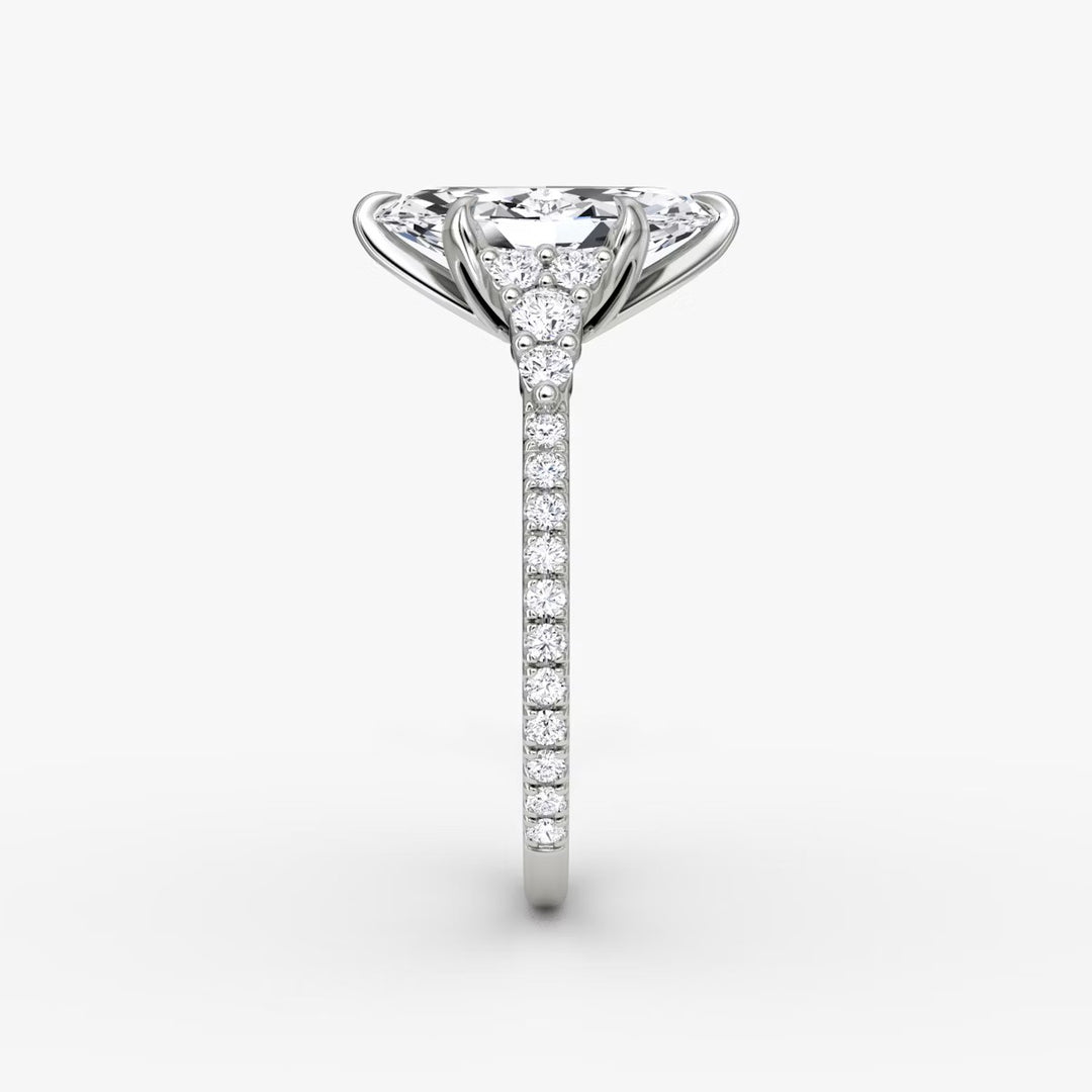 Marquise Cut - Pave Band - Cluster Ring - 18 K Gold