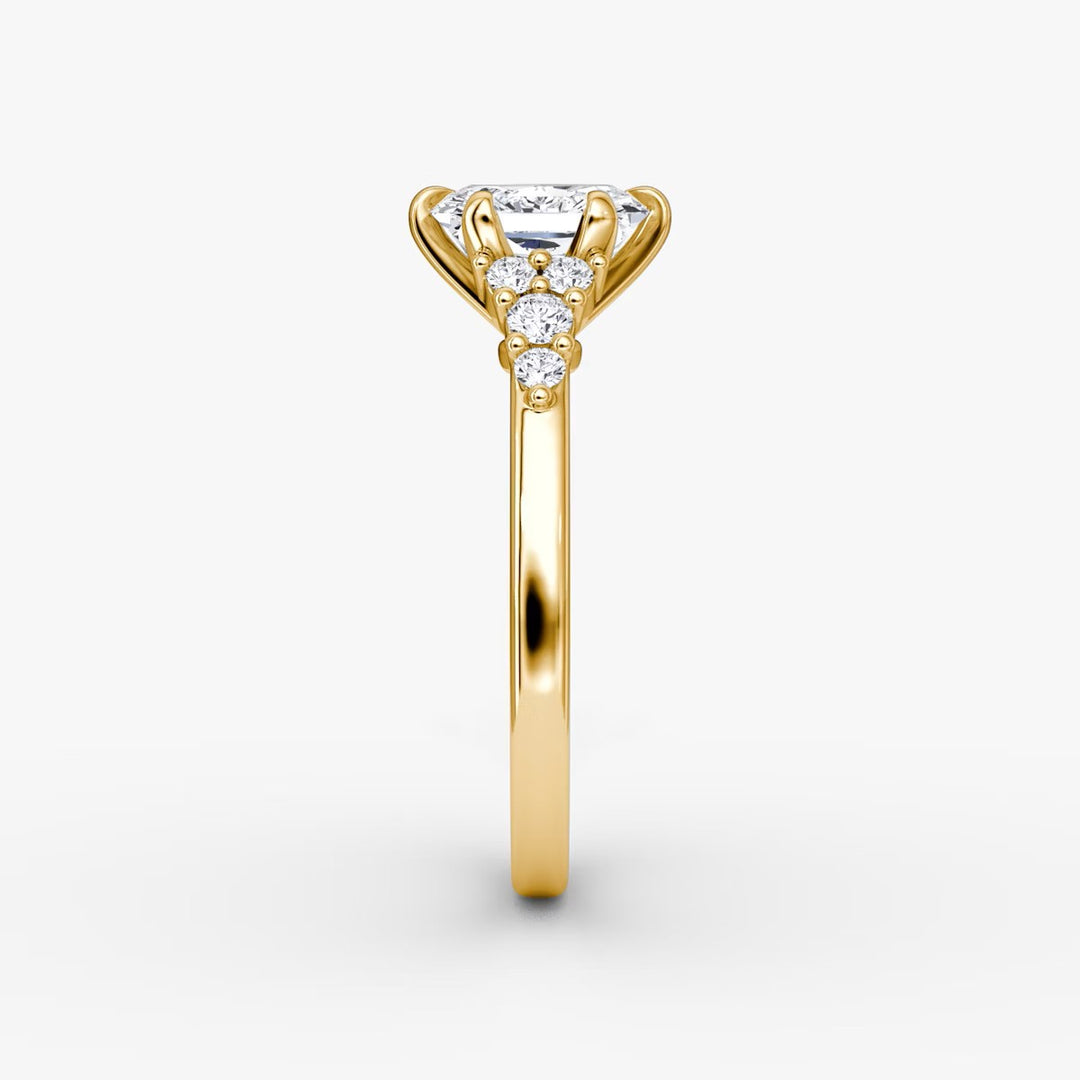 Radiant Cut - Plain Band - Cluster Ring - 18 K Gold