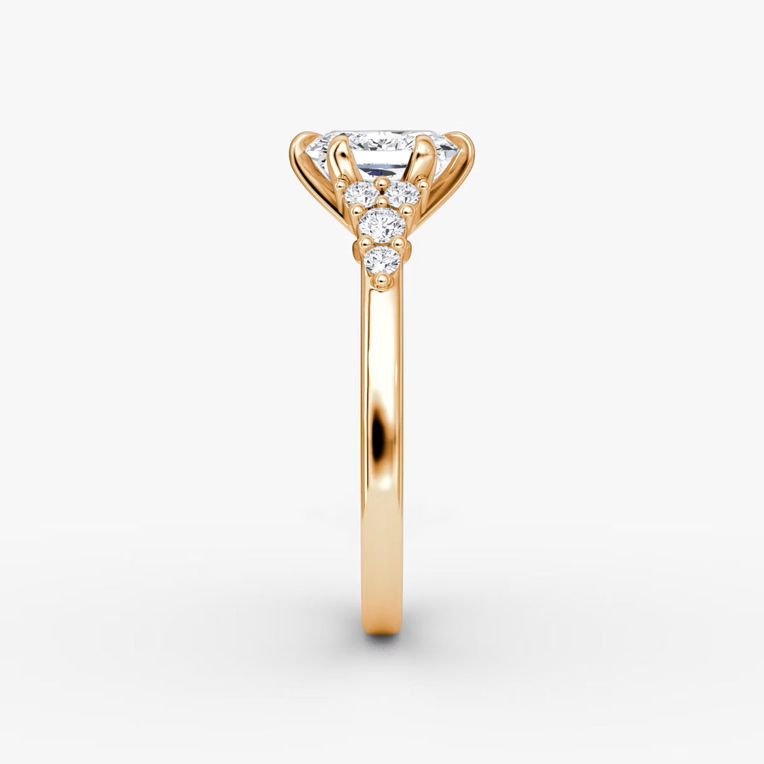 Radiant Cut - Plain Band - Cluster Ring - 18 K Gold