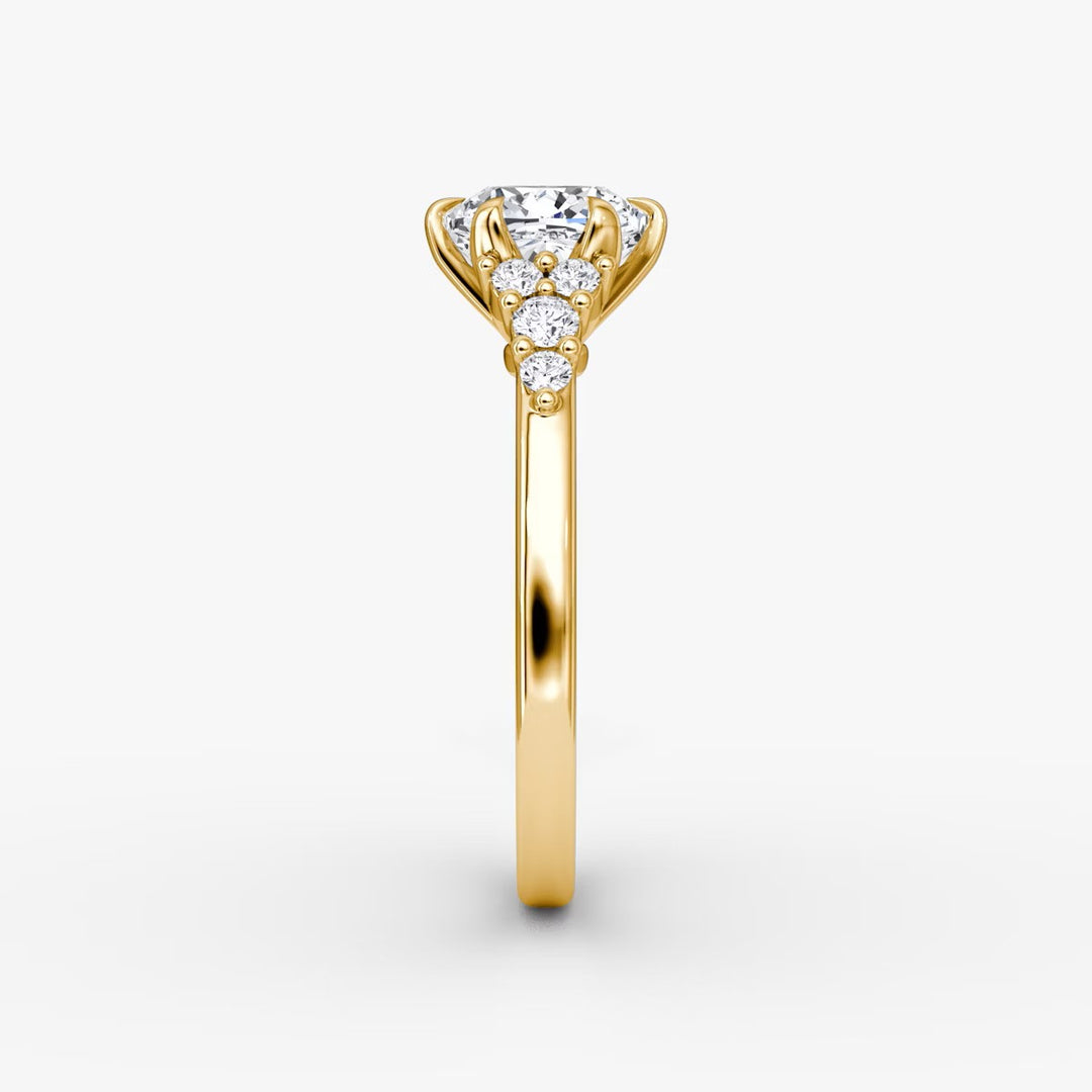 Cushion Cut - Plain Band - Cluster Ring - 18 K Gold