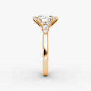 Oval Cut - Plain Band - Cluster Ring - 18 K Gold