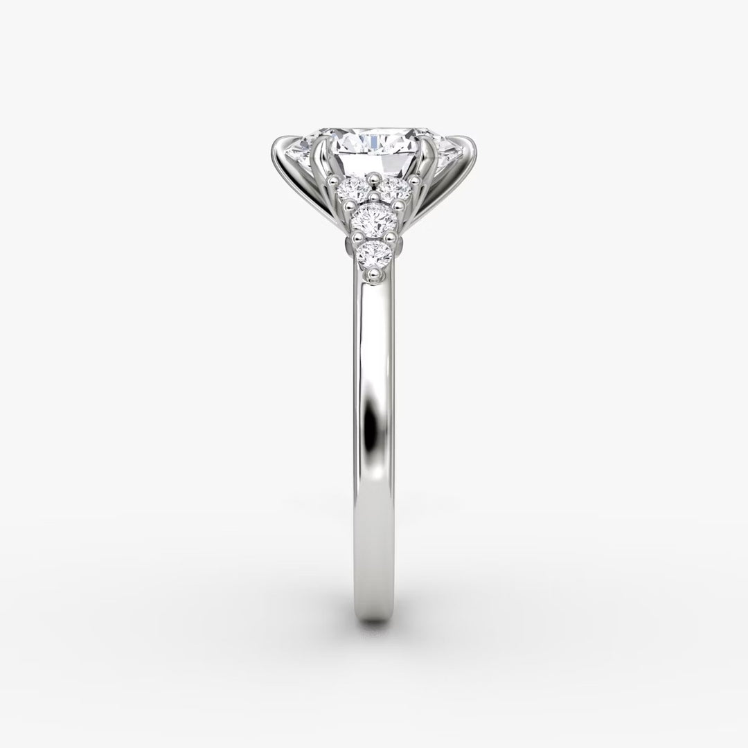 Oval Cut - Plain Band - Cluster Ring - 14 K Gold