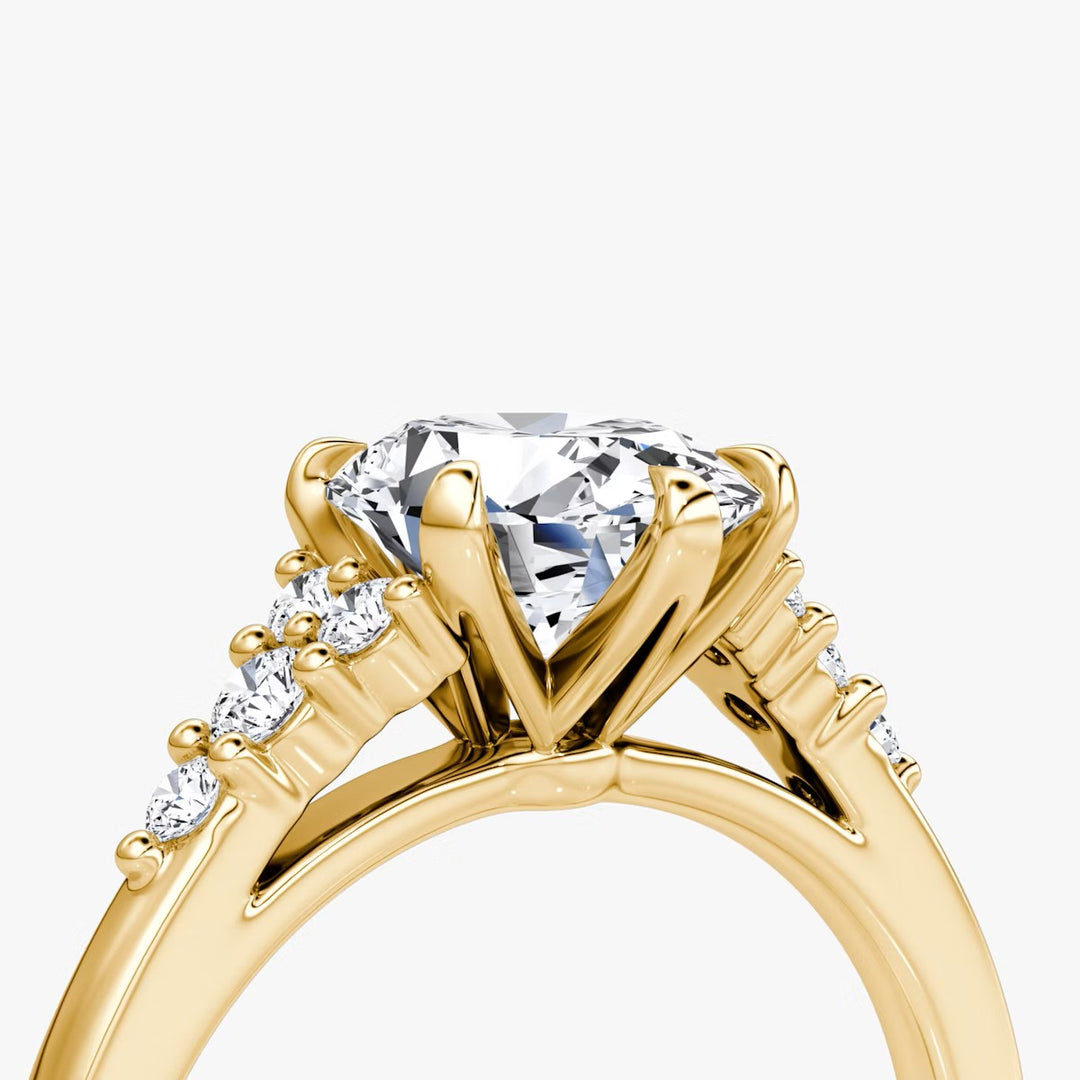 Oval Cut - Plain Band - Cluster Ring - 18 K Gold