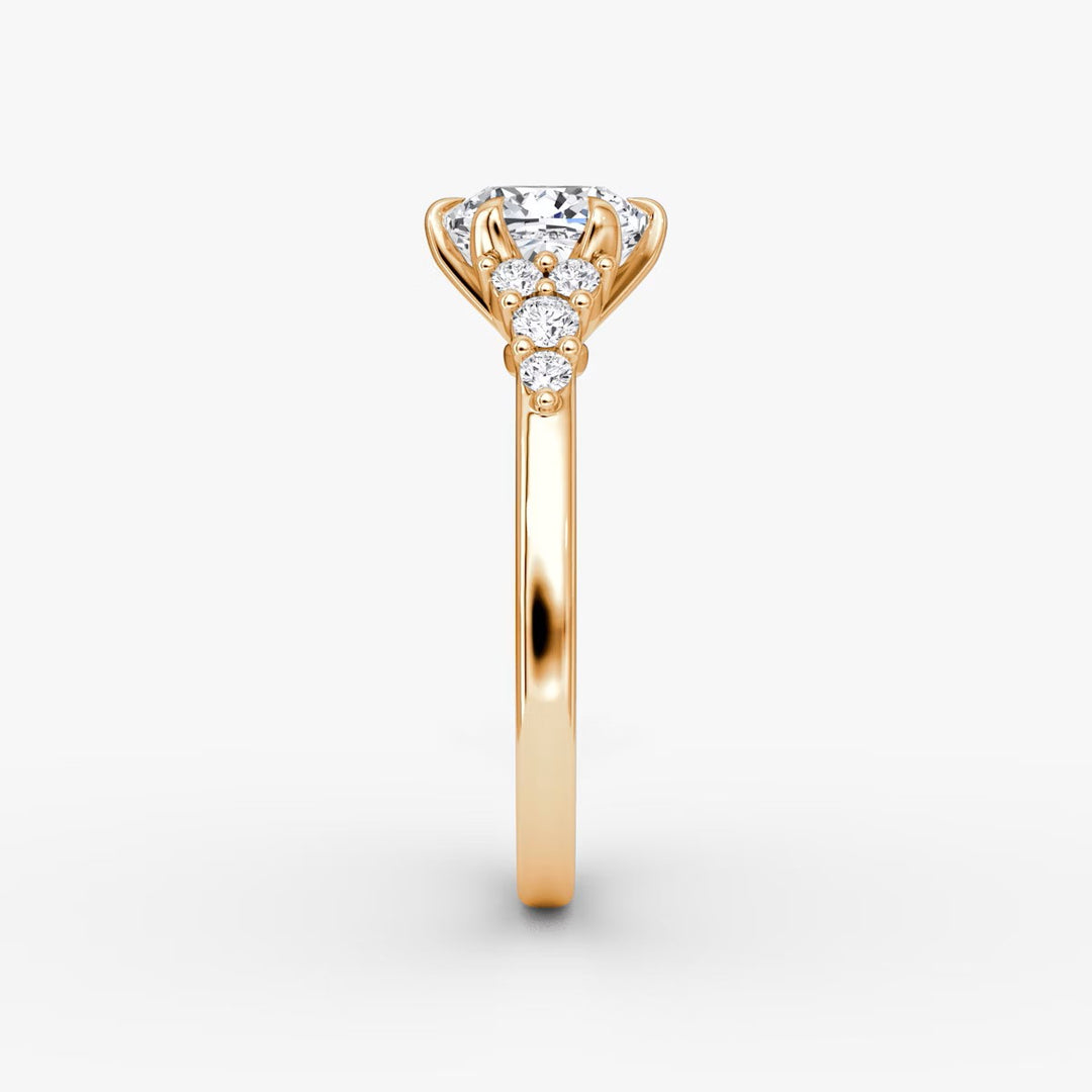 Cushion Cut - Plain Band - Cluster Ring - 18 K Gold